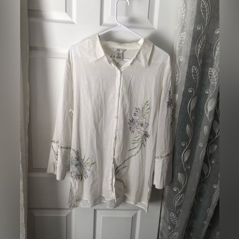 IOS Floral Embroidered White Button-Up Shirt women size XL 100% cotton